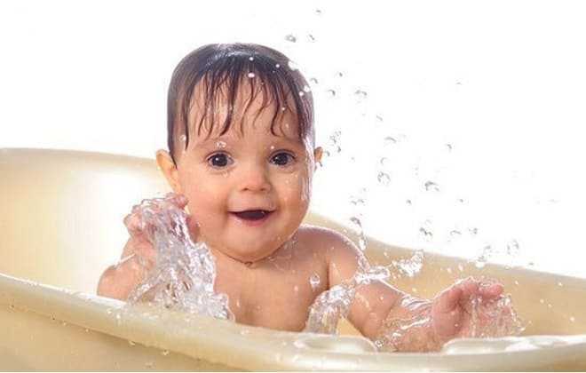 Можно ли мыть ребенка при кашле комаровский