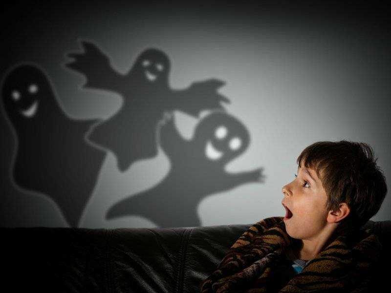 Почему дети боятся темноты и что с этим делать?