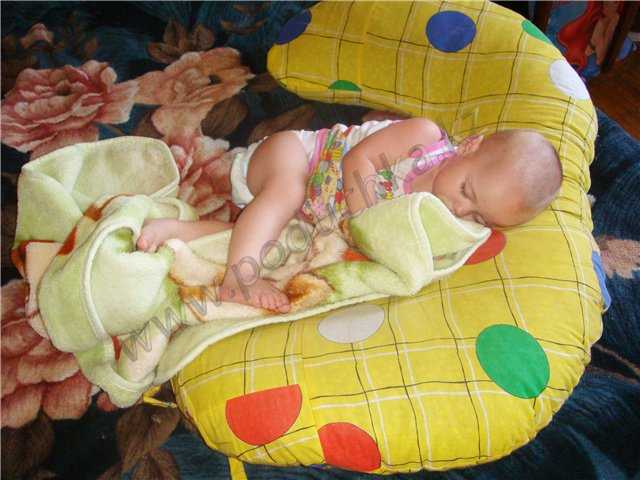 Почему ребенок спит на животе с приподнятой попой кверху?