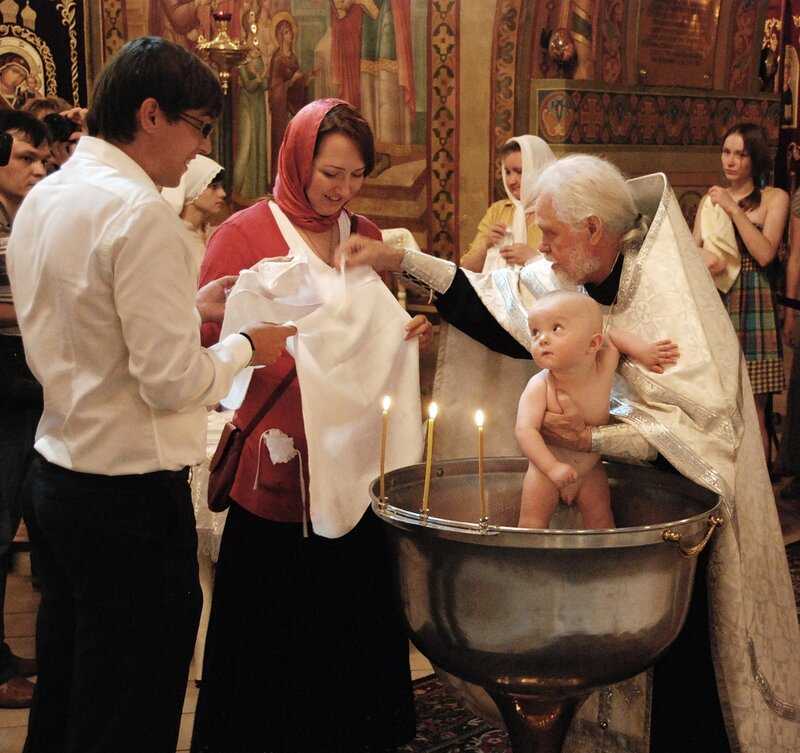 Крещение ребенка: что нужно знать родителям и крестным