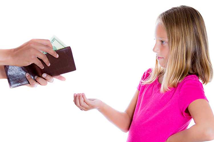 Карманные деньги для ребенка: когда и сколько давать