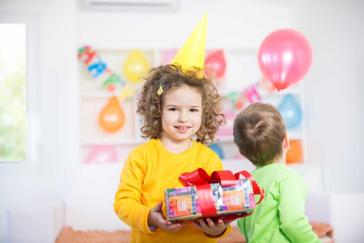 Что подарить мальчику на 5 лет на день рождения - идеи подарков, в том числе сделанных своими руками
