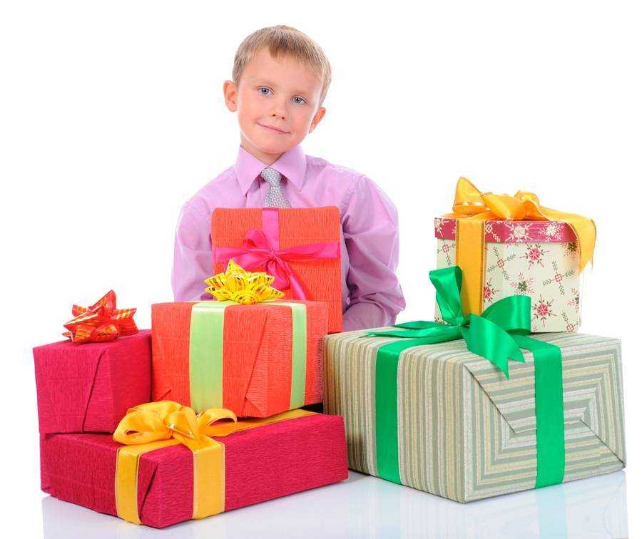 Какой подарок выбрать мальчику на 7 лет Чем интересуются мальчишки в этом возрасте и какие презенты лучше отложить на потом Примеры интересных подарков