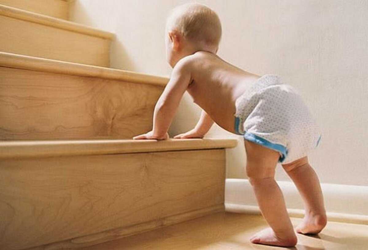 Как научить ребенка ходить − когда малышу следует пересилить свой страх?