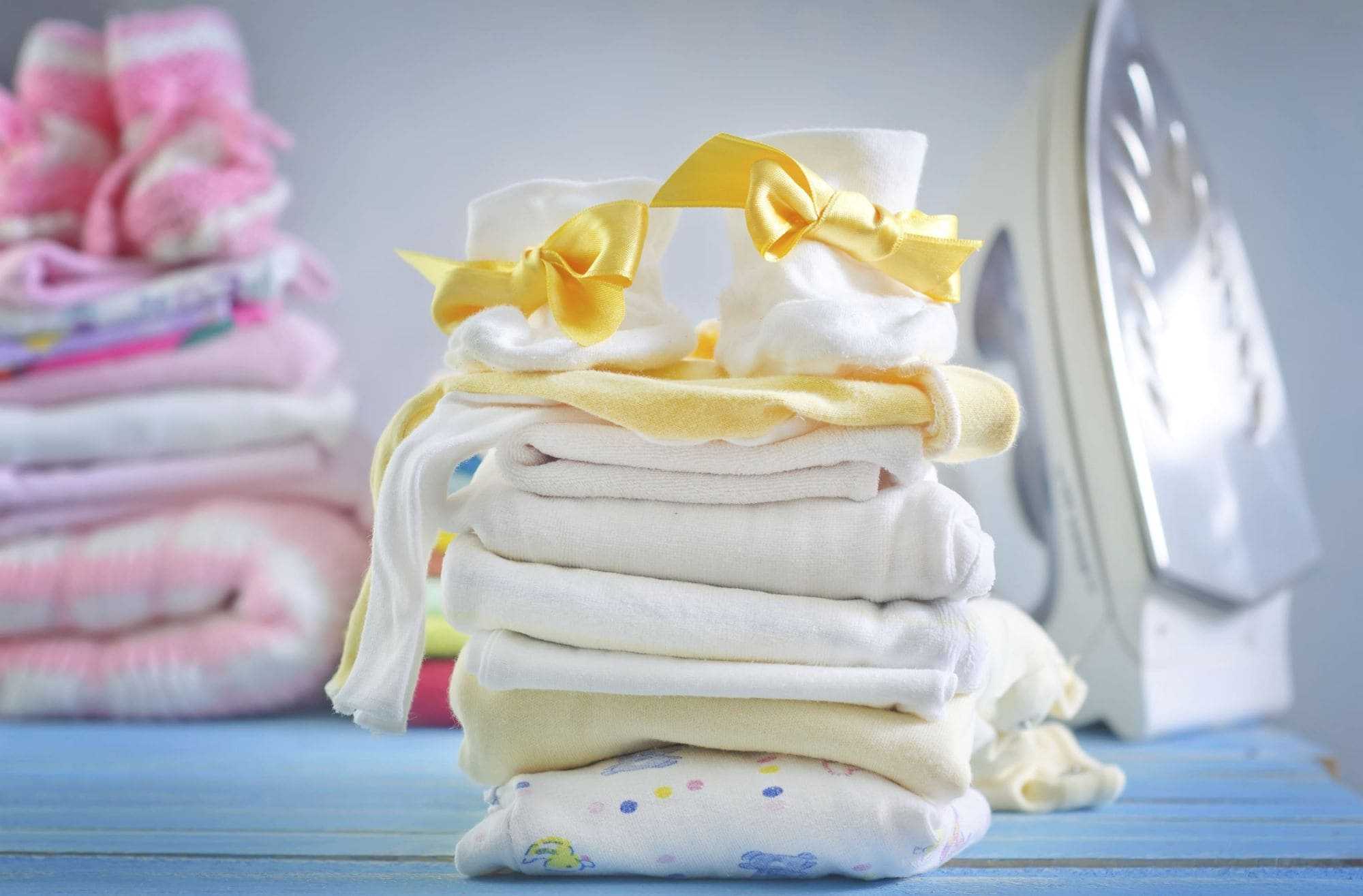 Чем лучше стирать детские вещи для новорожденных