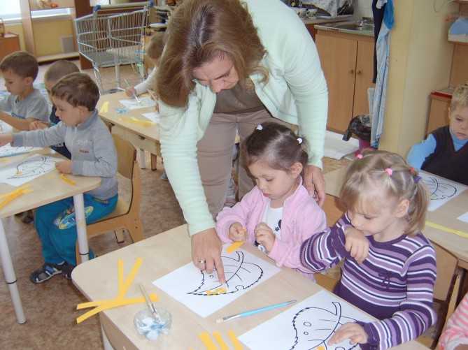 План-конспект занятия по рисованию (старшая группа) на тему: дети делают зарядку, социальная сеть работников образования