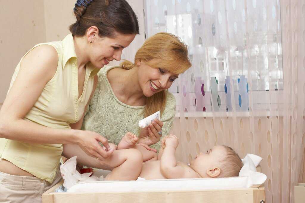 Месячный ребенок: важные этапы и заботы родителей | pampers