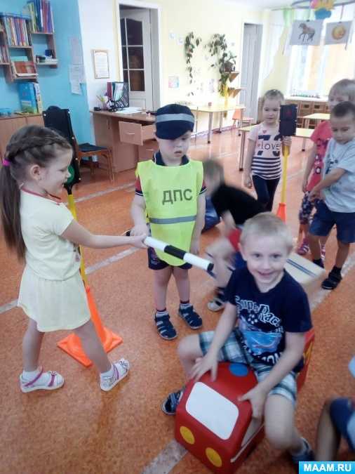 Развлечение по пдд для младшей группы «наш друг — светофор». воспитателям детских садов, школьным учителям и педагогам - маам.ру