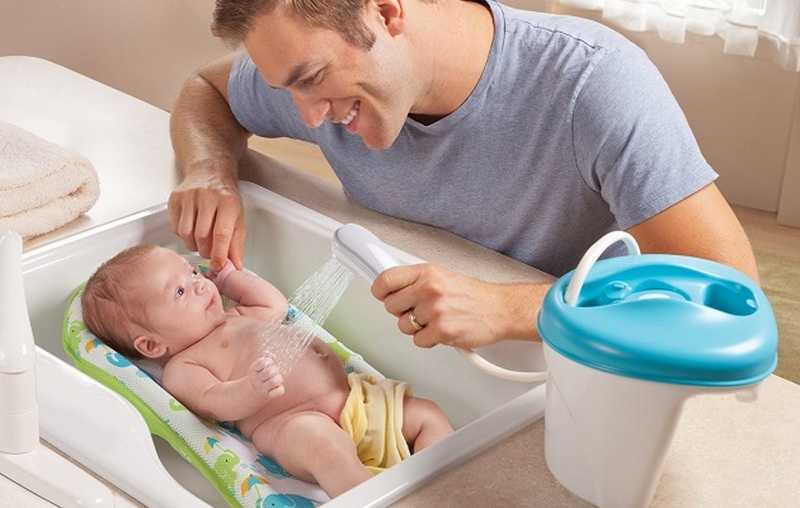 Первое купание новорожденного в ванночке: как правильно мыть грудничка?