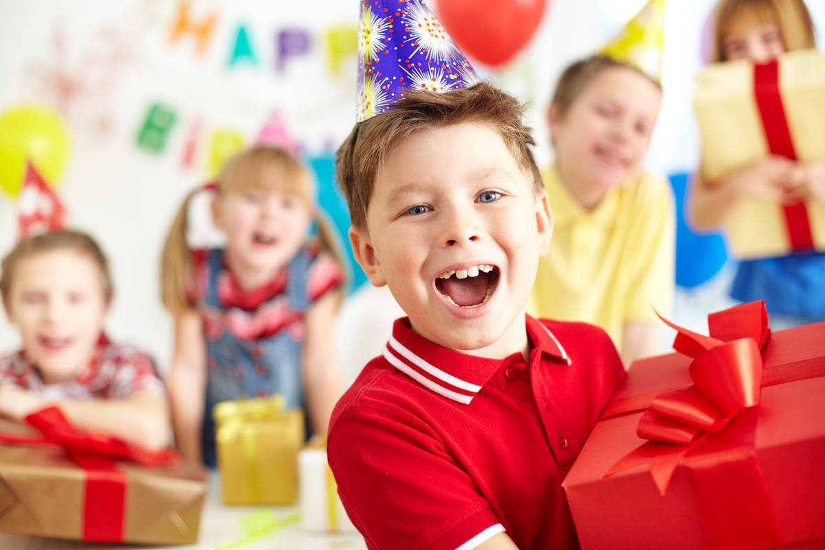 Что подарить мальчику на 2 года: 100 креативных идей