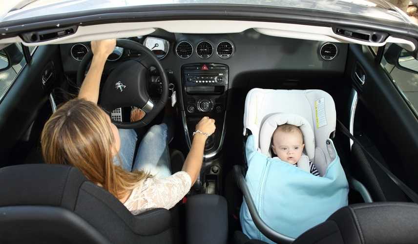 Можно ли перевозить ребенка на переднем сиденье в зависимости от возраста