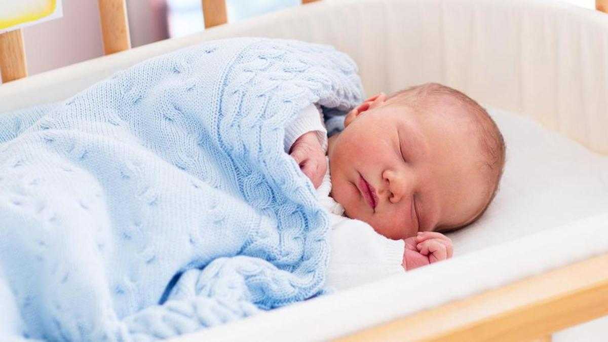 Как приучить ребенка спать отдельно от родителей: опытом делятся многодетные мамы, преимущества и недостатки совместного сна