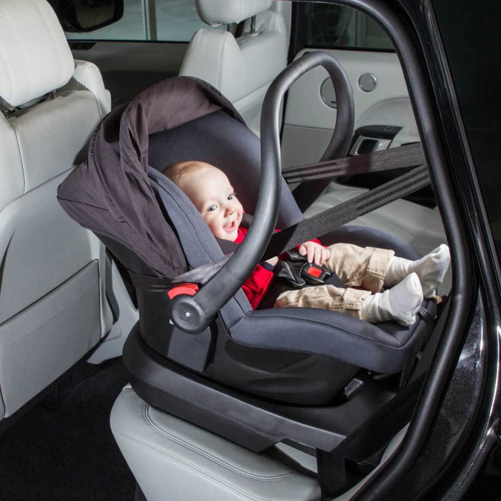 Перевозка ребенка на переднем сиденье автомобиля: правила