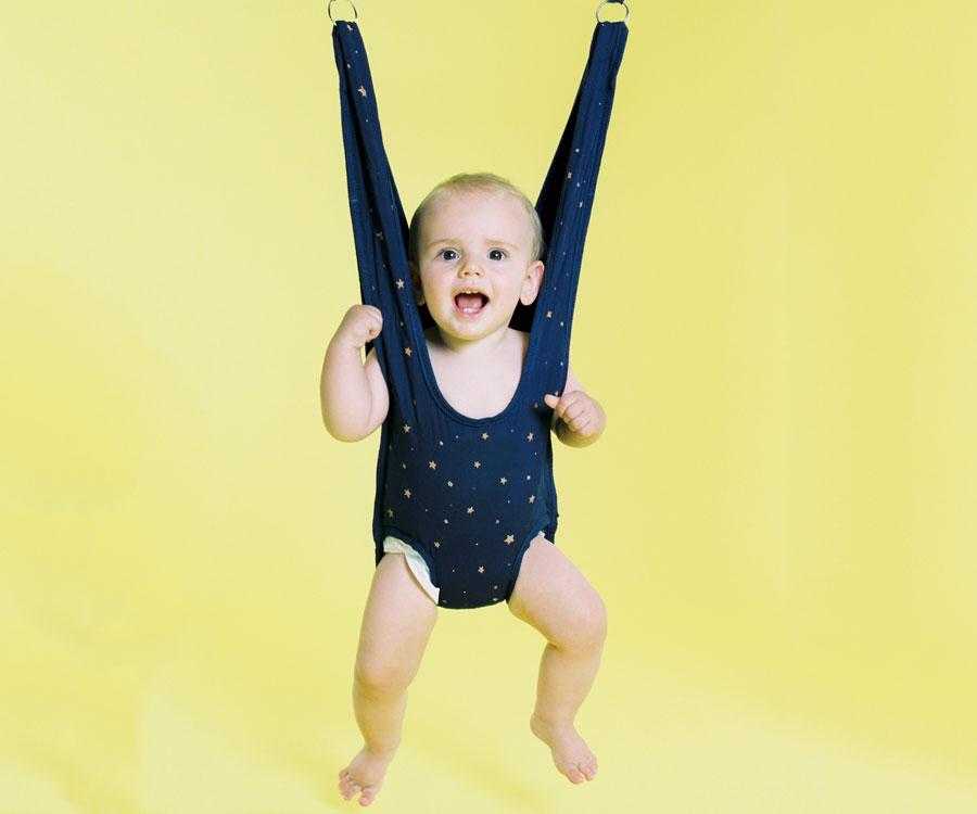 Главная ошибка многих неопытных родителей заключается в раннем использовании прыгунков. Есть производители, которые с 4 месяцев рекомендуют свои изделия к использованию.