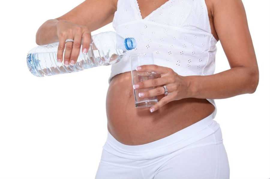 Сколько можно пить воды в день во время беременности в 1, 2, 3 триместре