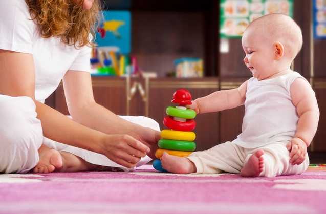 Развитие ребенка в 11 месяцев: что должен уметь, рост, вес, игры и уход