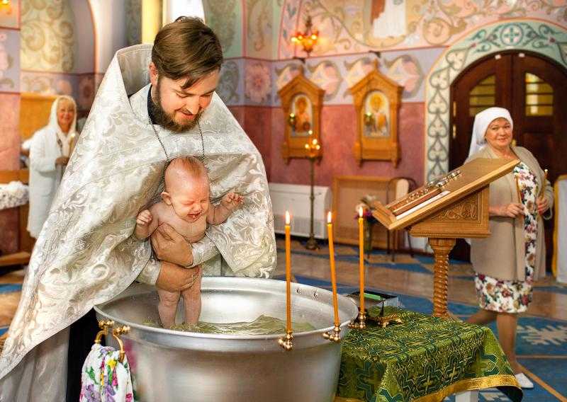 Обряд крещения ребенка в православии: правила для крестных