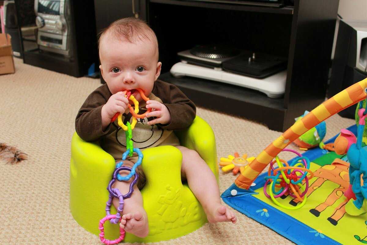 Как правильно ухаживать за ребёнком 8 месяцев Общение и игры с восьмимесячным малышом - какие игрушки понадобятся Уход за ребенком 8 месяцев, купание, кормление - на baragozik.ru