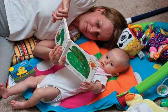 Развивающие игры для детей 5 месяцев, занятия и игрушки, как развивать малыша в пять месяцев