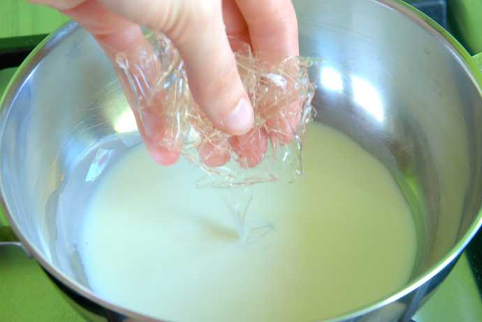 Как растворить желатин в воде без комочков для торта, желе, холодца, чизкейка