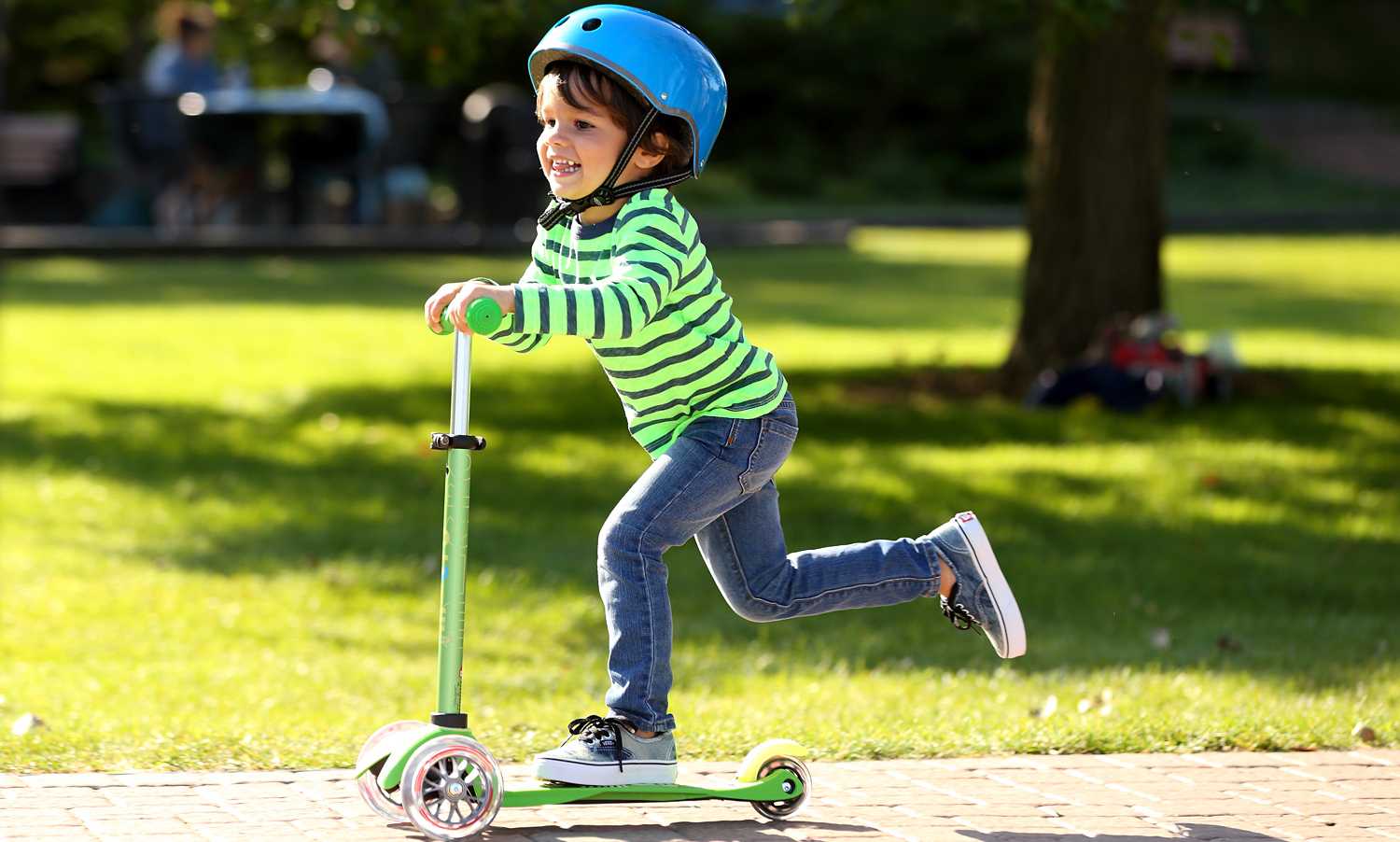 Самокаты для детей от 2 лет: рейтинг лучших детских 3-колесных моделей со светящимися колесами. как выбрать самокат? как научить кататься?