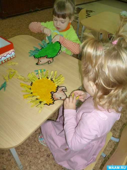 Дидактическая игра с прищепками «иголки для ёжика» для детей 2–3 лет