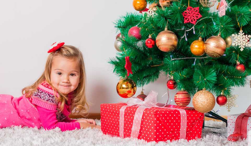 Что подарить ребенку на 1 год? лучшие идеи подарков для мальчиков и девочек