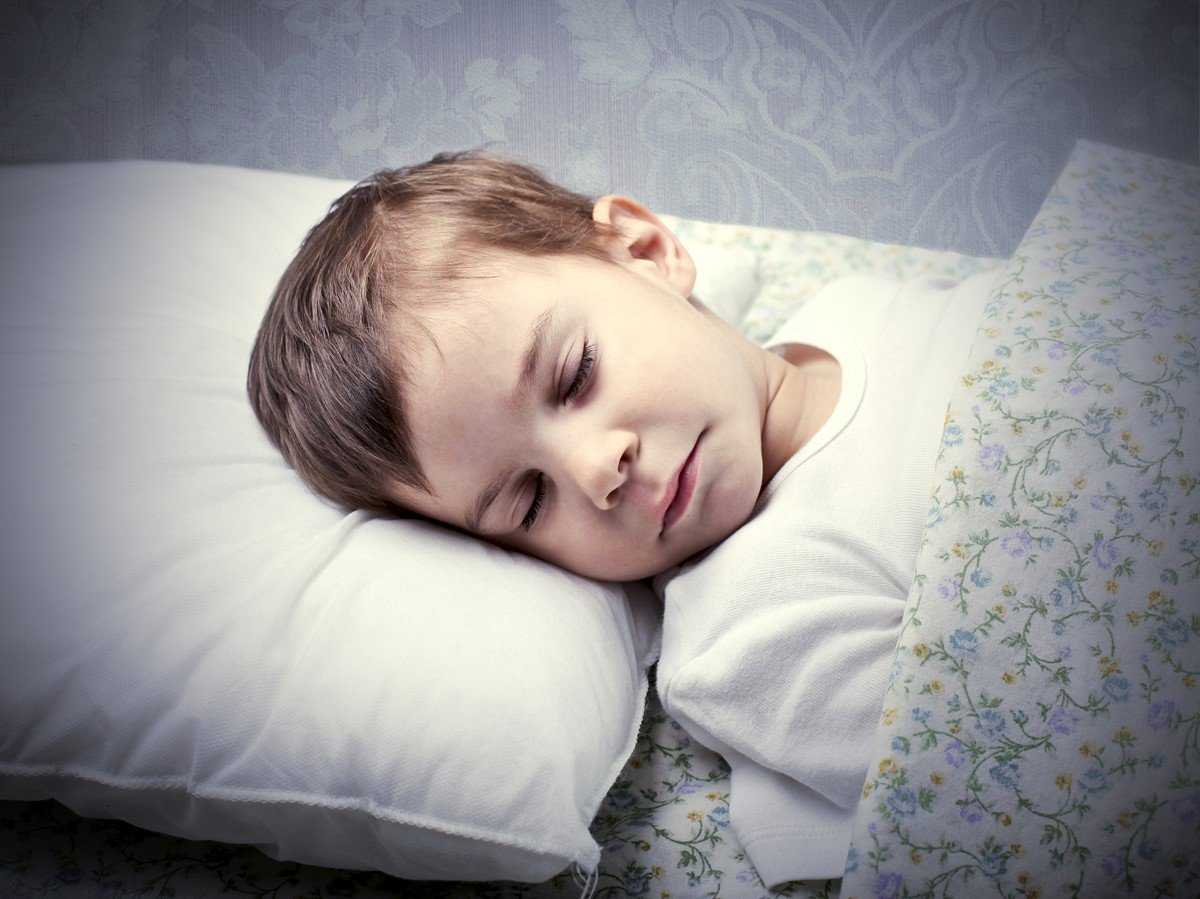 Как отучить ребёнка спать с родителями | 4 метода