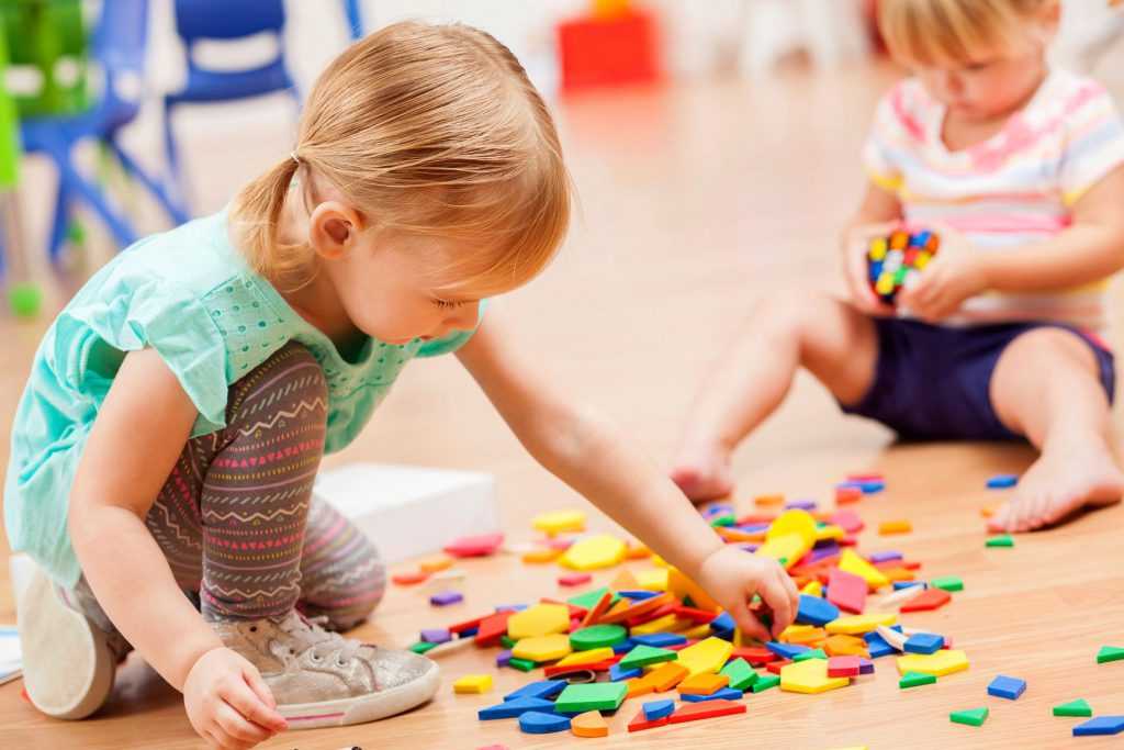 В какие игры нужно играть с двухлетним ребенком для его развития Приводим список лучших развивающих игр для малышей 2ух лет.