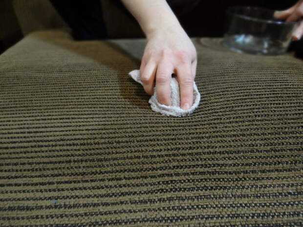 Как избавиться от запаха мочи на диване в домашних условиях