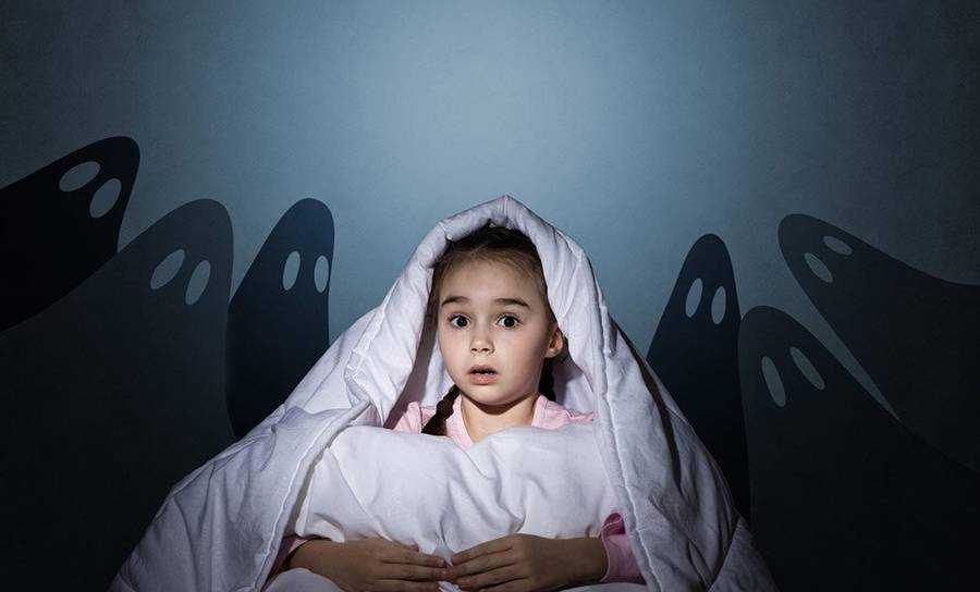 Почему ребенок боится темноты: советы психолога, что делать и как отучить бояться