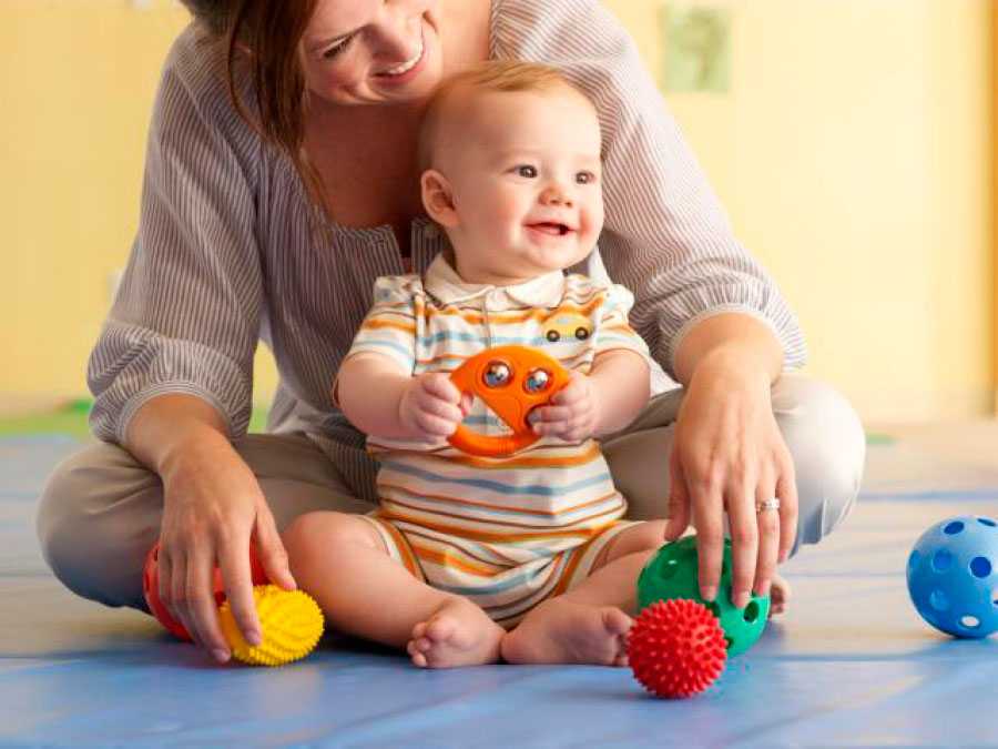 Развитие ребенка в 1 год и 8 месяцев: нормы роста, веса и советы для родителей