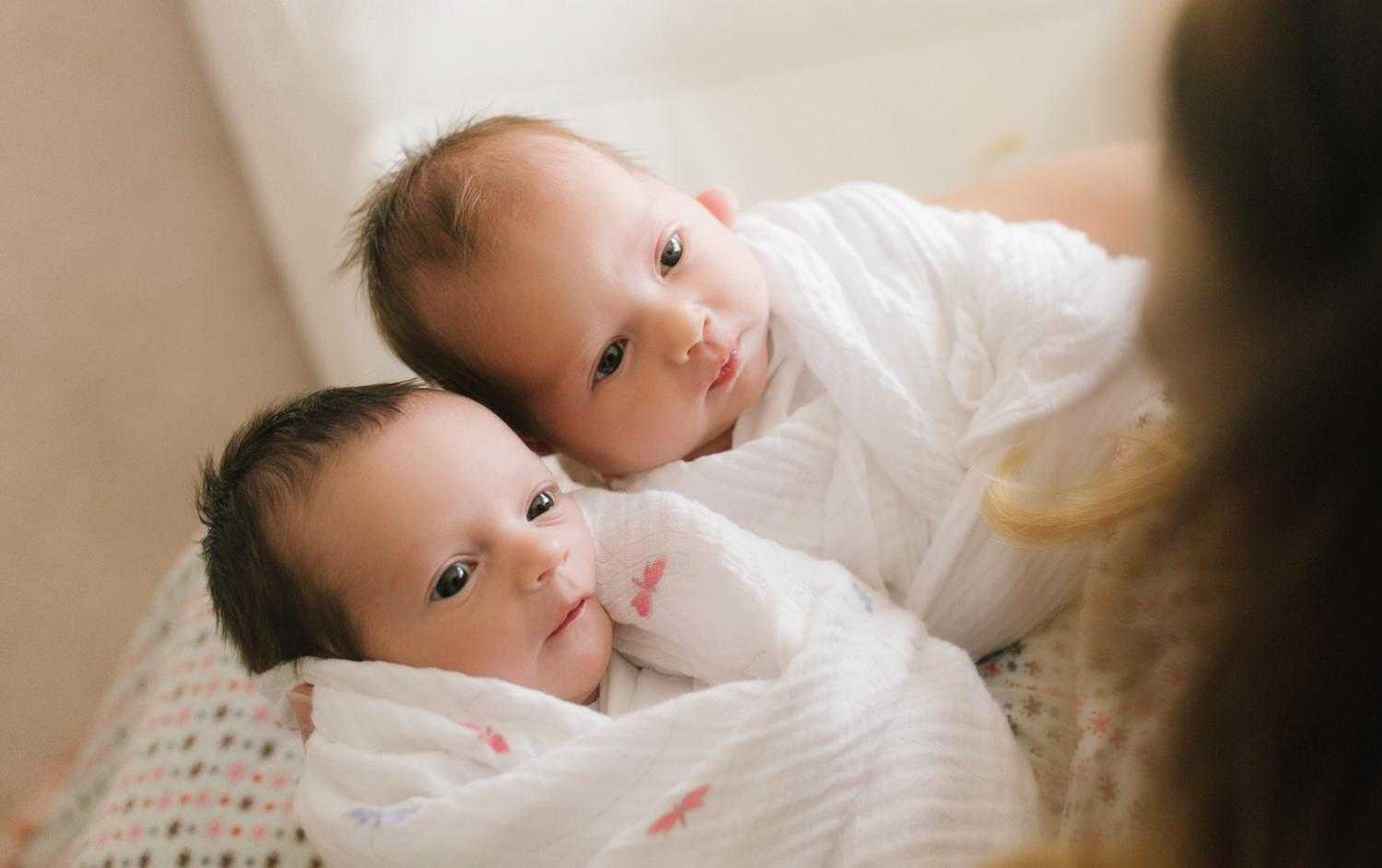 Как воспитывать двойняшек: мальчика и девочку