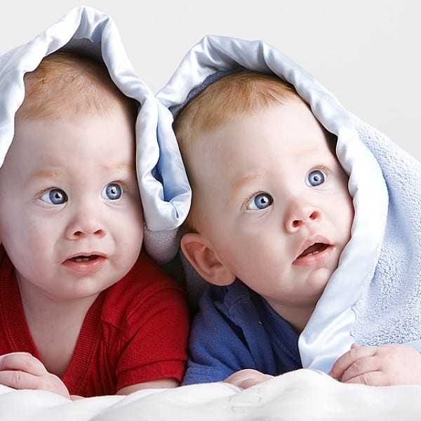 Воспитание близнецов в семье: особенности