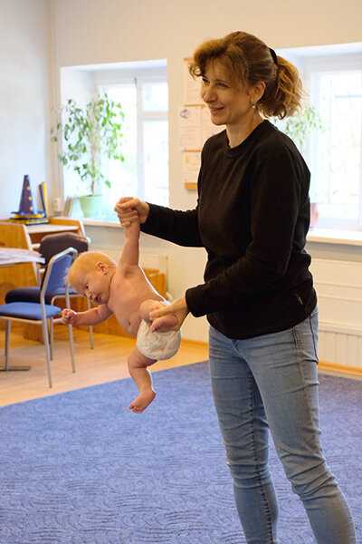 Динамическая гимнастика для грудничков: с чего начать? кручу-верчу? динамическая гимнастика для малышей.