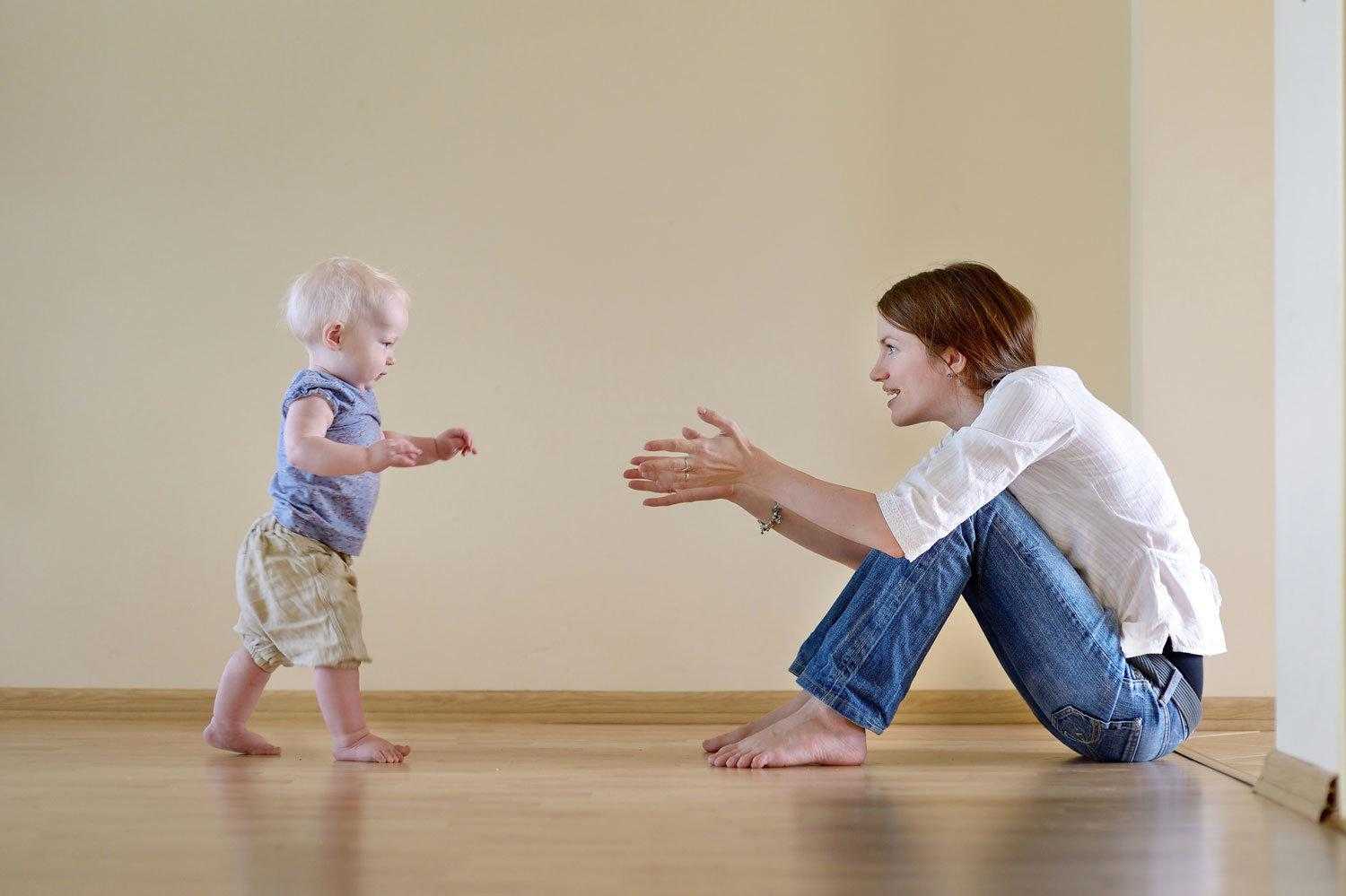 Как научить ребенка ходить самостоятельно, быстро и правильно