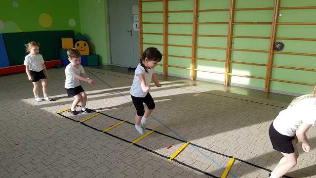 «полосы препятствий, эстафеты и скоростно-силовые упражнения, в игровой форме, для внедрения на занятиях по физическому воспитанию в детском саду»