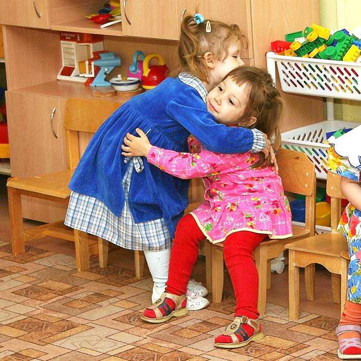 Ребенок не хочет идти в садик: причины, что делать, когда отдавать детей в детский сад
