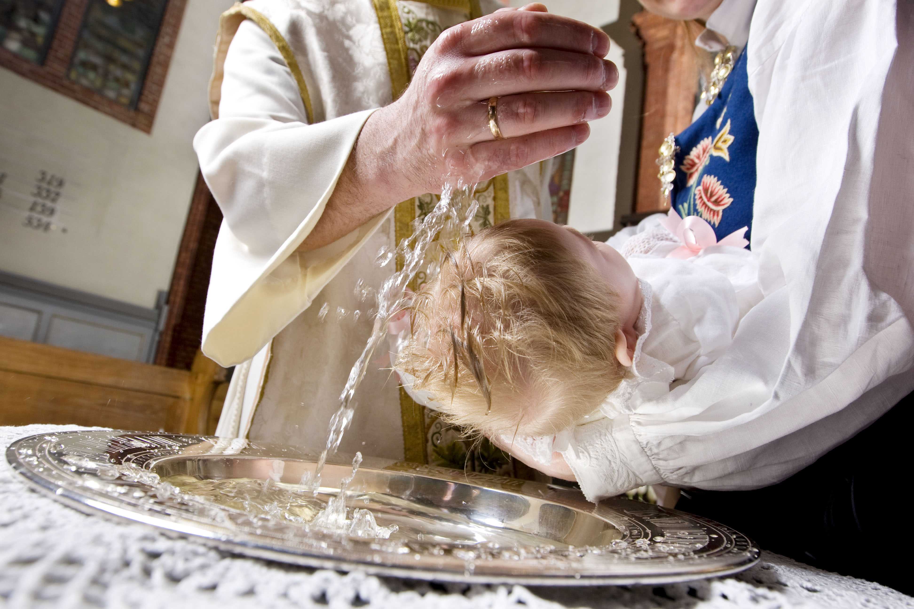 Обряд крещения и приметы