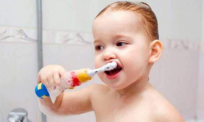 Как и когда начинать чистить зубы ребенку