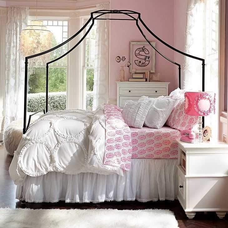 Спальня с детской кроваткой – особенности оформления