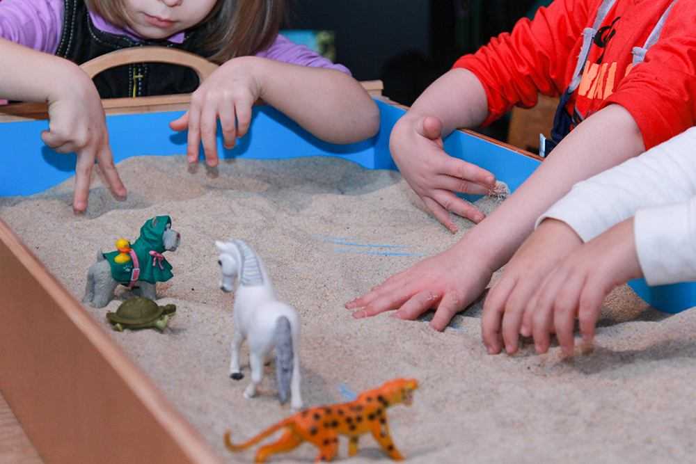 Песочная терапия для детей: идеи развивающих игр, способ психологической помощи