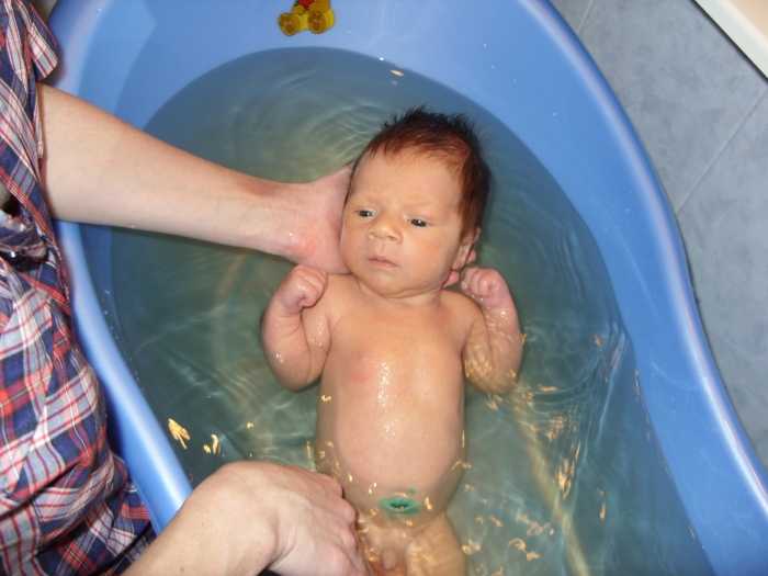Правила ухода за новорожденным мальчиком в первые месяцы жизни: как правильно осуществлять поддержание гигиены, первые купания и другие водные процедуры
