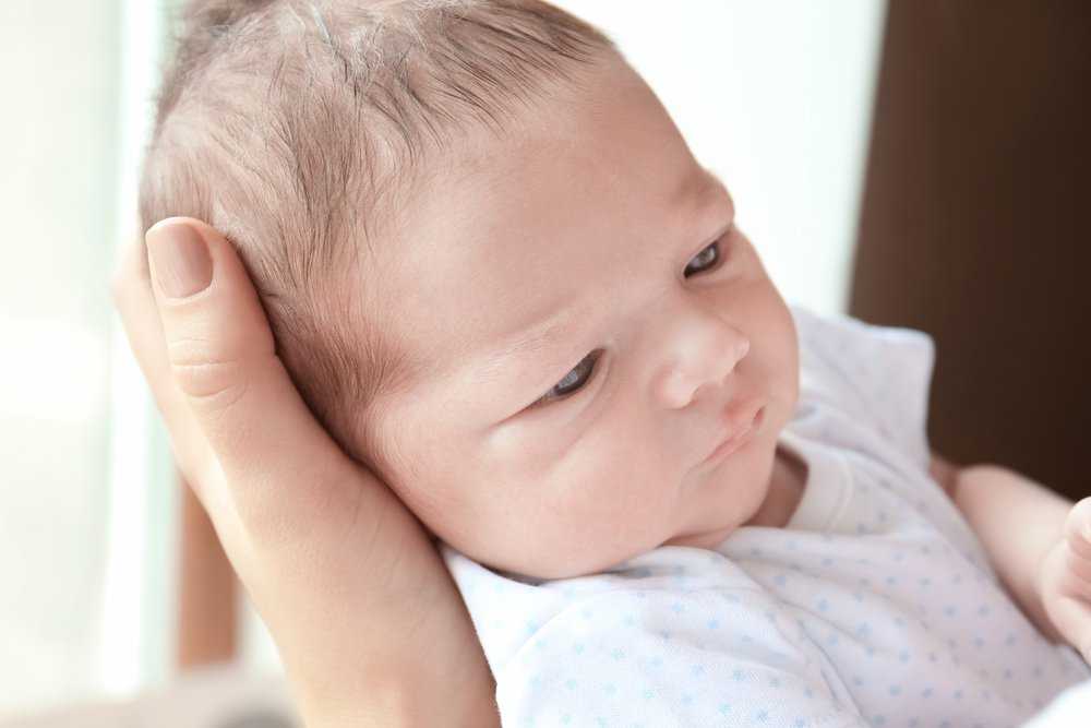 Когда новорожденный начинает слышать и видеть: особенности зрения и слуха
