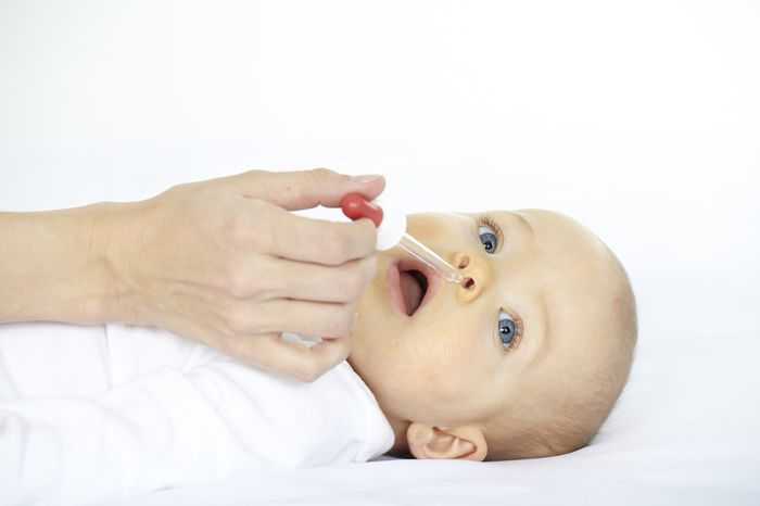 Как почистить нос новорожденному от козявок - всё о грудничках