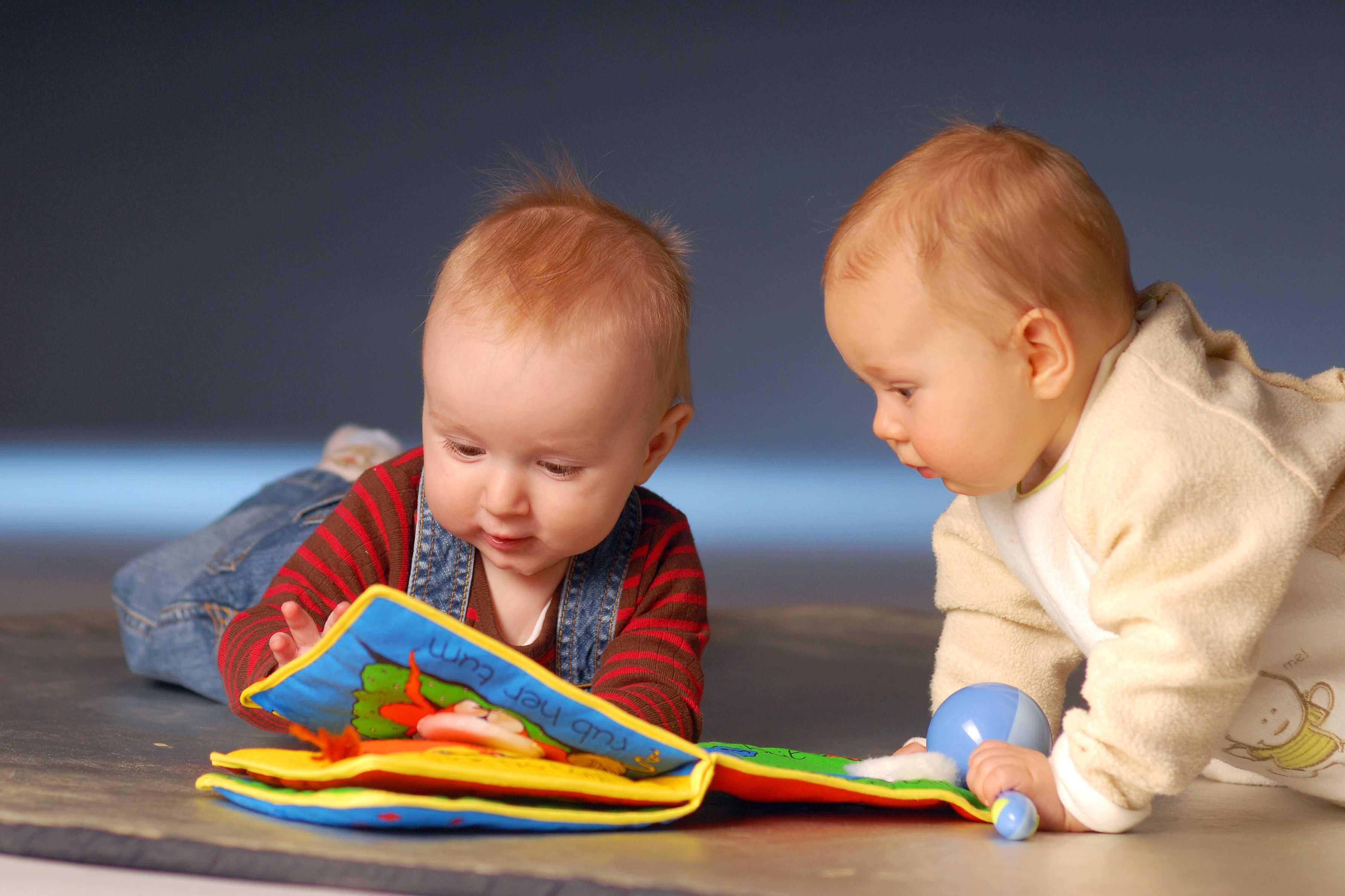 Режим дня ребенка в 1 год и 5 месяцев: навыки, питание и игры малыша в год и пять