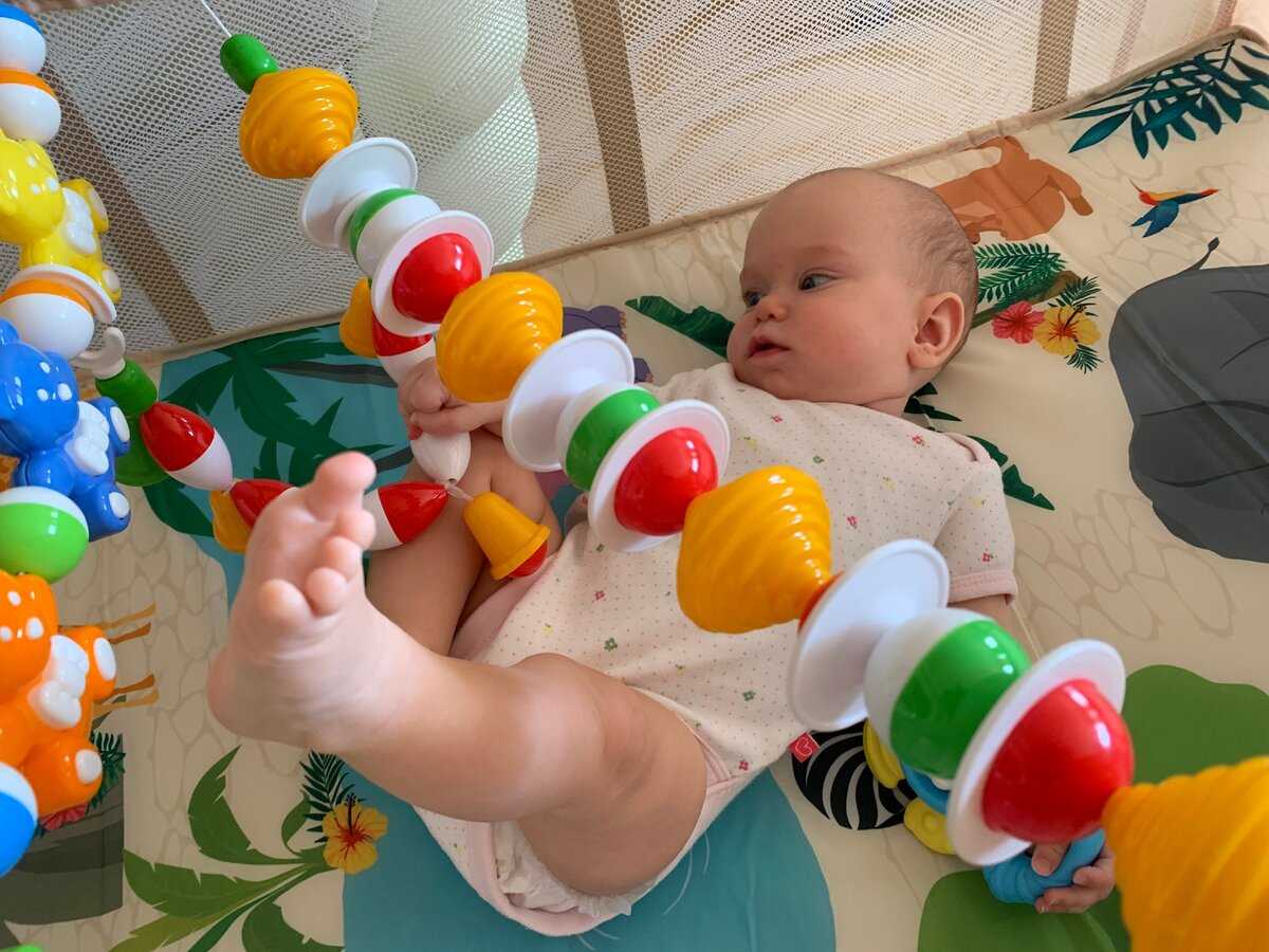 Полезный досуг: выбираем развивающие игрушки для детей 6 месяцев