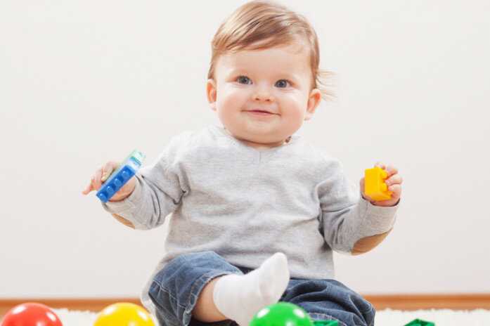 Что уже умеет наш мальчик: темпы и нормы развития ребенка в 7 месяцев
