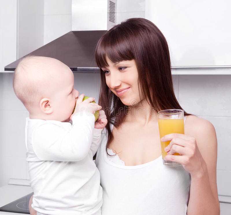 Можно ли молоко кормящей маме? | уроки для мам