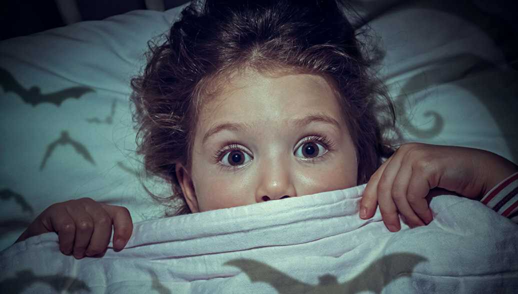 Ребенок боится темноты - почему, что делать, советы психологов
